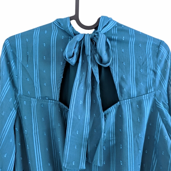 FRANCESCA'S COLLECTIONS Lauren Smocked Open Back Teal Blouse Size Medium - Picture 7 of 13
